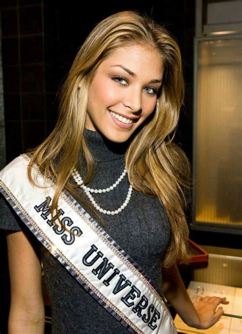 Dayana Mendoza Venezuela Miss Universe 2008 Miss Pageant Shopping Day Miss Universe 2008