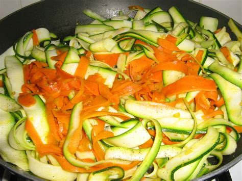 Tagliatelles de courgettes et carottes et cabillaud sauce curry REGIME