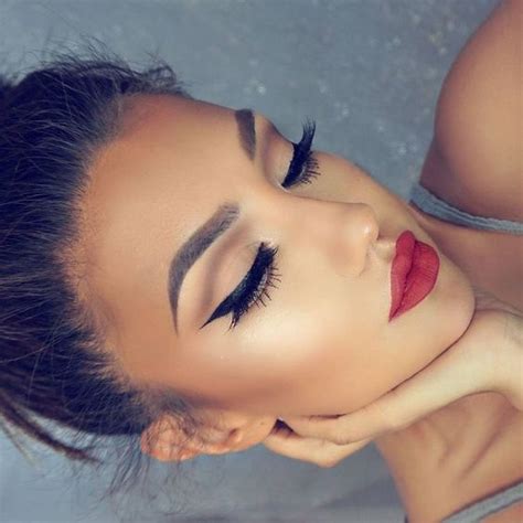 15 Gorgeous Cut Crease Makeup Looks Society19
