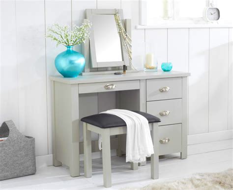 Does your collection include solid wood options? Grey Bedroom Furniture to Fit Your Personality | Roy Home ...