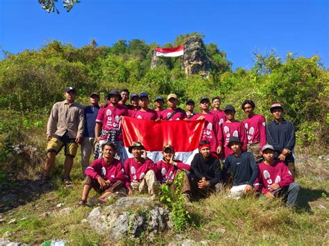 Detik detik pengibaran bendera merah putih 2020 di gunung merbabu. Arcapala Team Adventure Gresik Kibarkan Bendera Merah ...