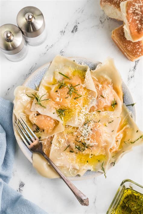 Easy Butternut Squash Ravioli With Rosemary Oil Mallize