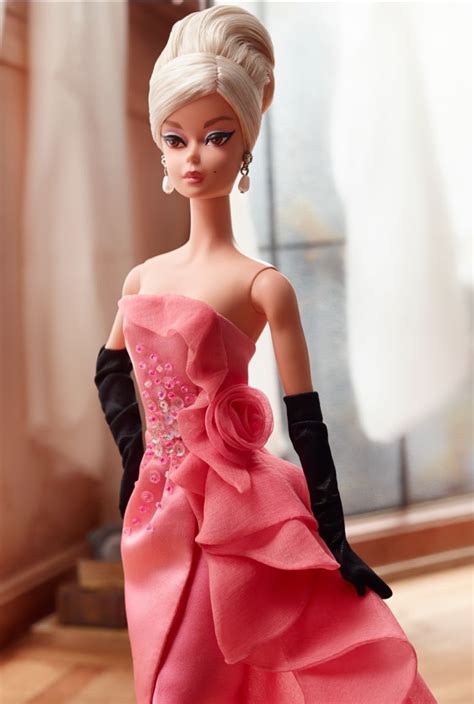 2016 Mattel Glam Gown Barbie Doll Gold Label Silkstone Body Nrfb