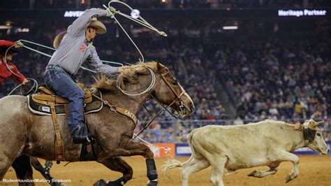 Team Roping Heeler Jake Long Continues To Rope And Succeed With Broken