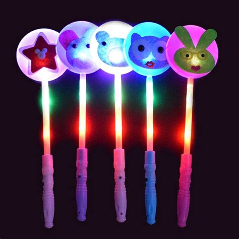 Novelty Heart Shaped Led Light Toys Magic Led Lighting Toys Glowing Luminous Toys 1 Piece Color
