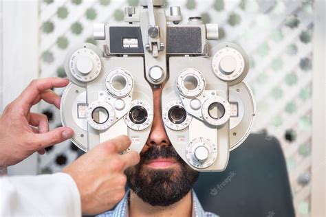 Premium Photo Optometrist Doing Sight Testing For Male Patient In Clinic