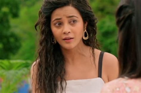 Yeh Rishtey Hain Pyaar Ke After Agreeing To Become A Surrogate Mother Kuhu Takes A Dangerous Step