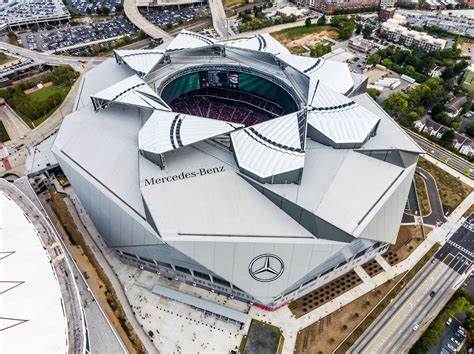Atlanta Stadium By Hok Hosts Nfl Games Under Retractable Petals