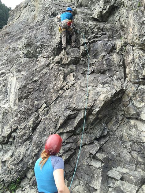 Shejumps Outdoor Lead Climbing With Mountain Madness In North Bend Wa