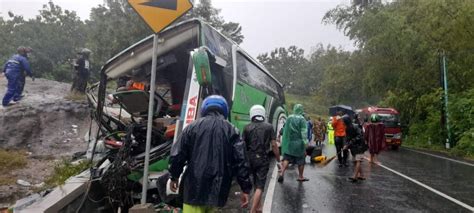 Kecelakaan Bus Pariwisata Di Bantul 13 Orang Meninggal Dunia
