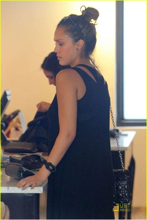 Photo Jessica Alba Tweets Mommy Workout Tips 03 Photo 2576174 Just Jared
