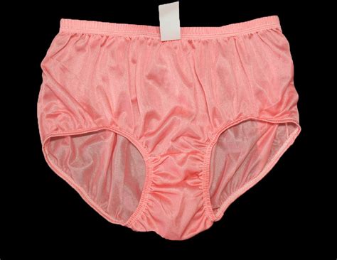 Nwt Vintage Style Briefs Nylon Panties Womens Hip 40 42 Scarlet
