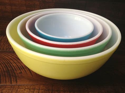 Set Of Four Vintage Pyrex Mixing Bowls Primary Colors