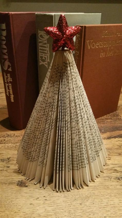 Christmas Tree Made From Old Book Pages B Cher Falten Basteln Falten