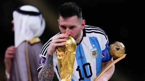 Fifas Favorite Fans React As Lionel Messi Becomes First Football