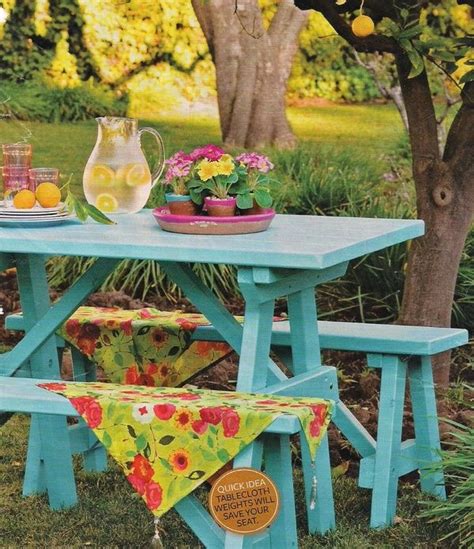 Å gjenopplive et gammelt piknikbord med en nymalt design er sikker på å inspirere utendørs måltider og underholdning. Painted picnic table | Cottage -Landscaping | Pinterest ...