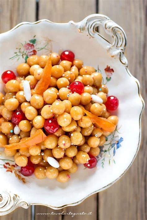 5.0 stars based on 2 reviews this italian struffoli recipe, also known as italian. Struffoli: la Ricetta originale napoletana passo passo ...