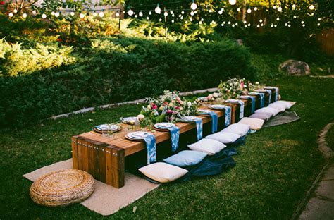 10 Tips To Throw A Boho Chic Outdoor Dinner Party Green