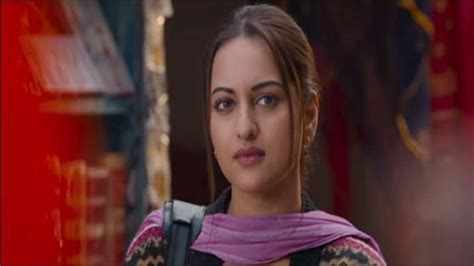 Sonakshi Sinhas Khandaani Shafakhana Film Dialogue Promo Release लड़की होके वो वाले क्लीनिक