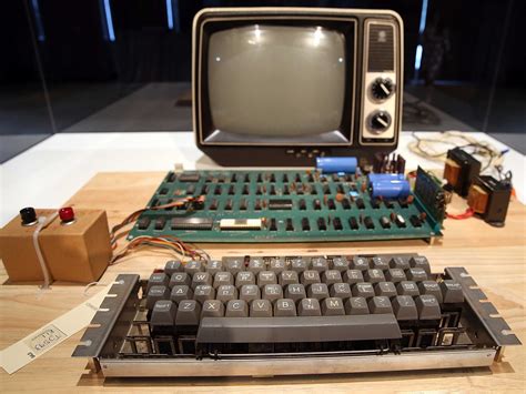 A woman dropped off this old Apple computer worth $200,000 at a ...