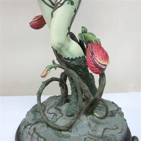 Poison Ivy Premium Format Statue 14 Scale Sideshow Collectibles