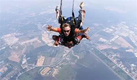 Jump from the height of 13000 ft & experience a free fall for 60 seconds. How much does skydiving in Thailand cost? - Quora