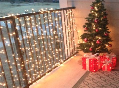 Magnificient Christmas Balcony Decor Ideas 01 Christmas Lights