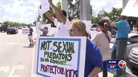 Kendall Residents Protest As Homeless Sex Offenders Set Up Camp Wsvn