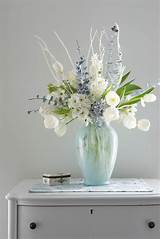 Karin Lidbeck: Styling a Winter White Floral Arrangement for Good 