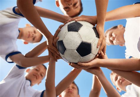 Group Football Coaching For Kids Ages 4 15 Jlt Skilldeer