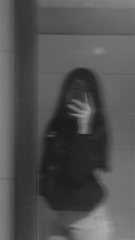 •🖤🖤🖤• Blurred Aesthetic Girl Mirror Shot Mirror Selfie Girl Mirror Selfie Poses