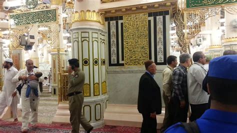 Luasnya kurang lebih 330 meter persegi. Lawatan Kawasan Raudhah di Masjid Nabawi, Madinah - YouTube