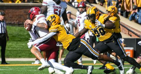 Mizzous Dominant Performance In The Trenches Leads To Blowout Victory Over South Carolina Bvm