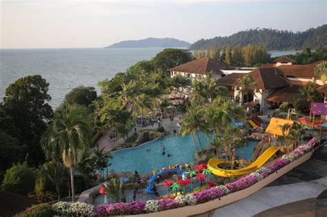 The resort comprises of 290 rooms, elegantly outfitted with modern amenities and private balconies, each commanding a spectacular view of the. Swiss - Garden Beach Resort Damai Laut in Lumut - Room ...