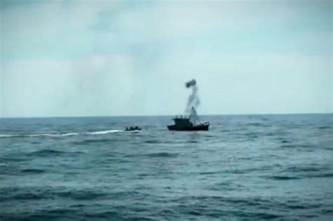 2 Kapal Ikan Vietnam Disergap KRI Usman Harun 359 Di Natuna Utara