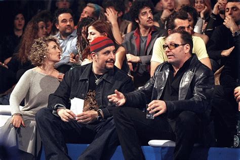 Considerato insieme a pino daniele come uno dei punti di riferimento della musica partenopea, nino d'angelo si è distinto oltre che per i numerosi progetti musicali, anche per molte pellicole di successo. È morto Pino Daniele