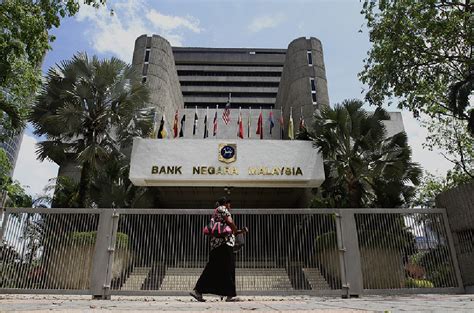 The overnight policy rate is an overnight interest rate set by bank negara malaysia (bnm) used for monetary policy direction. Bank Negara Cuts Overnight Policy Rate To 1.75 Per Cent ...