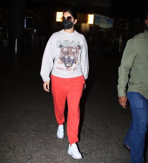Katrina Kaif Flaunts Her Baggy Outfit At Airport Fans Spark Pregnancy Rumors