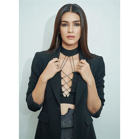 actress kriti sanon black and bold stills social news xyz