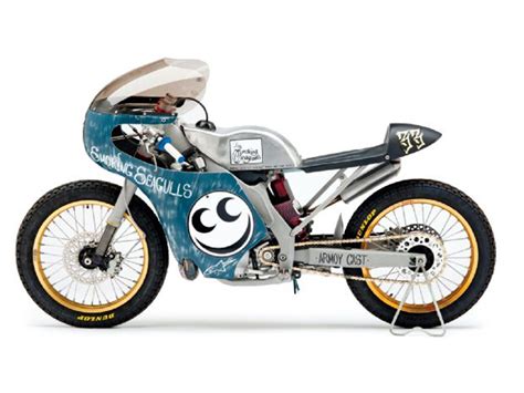 The vins duecinquanta, a featherweight 250 weighing just 95 kg (209 lb) in. The Bullitt: Drake McElroy's Honda CR250 2-Stroke Cafe Racer