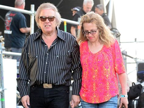 Don Mclean Wife Of American Pie Singer Files For Divorce