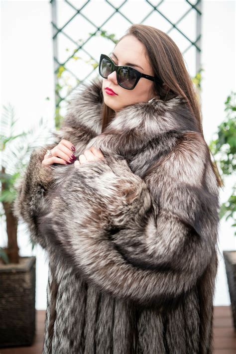 Gorgeous Silver Fox Fur Coat Luxury Fur Extra Long Beautiful Look