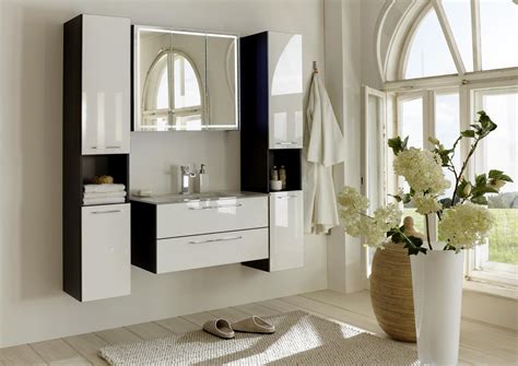 Bathroom mirrors range from 5 to 75 inches in height. Illuminated Bathroom Mirrors - A Stylish Bathroom Lighting ...