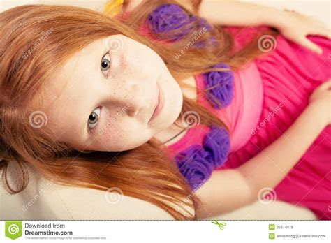Verticale De Plan Rapproch De Petite Fille Rousse Image Stock Image