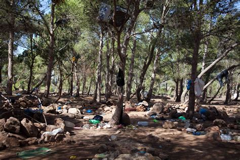 Au Maroc Campement Dinfortune Pour Des Migrants Subsahariens Devant Melilla Porte De Leurope