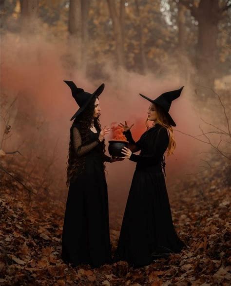 Pin By Piper Elgert On Book Aesthetic Halloween Photoshoot Witch