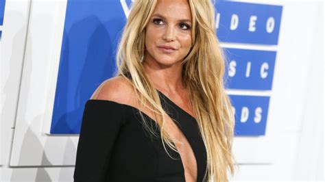 Britney Spears Latest Nude Photo Includes A Nsfw Caption Sheknows