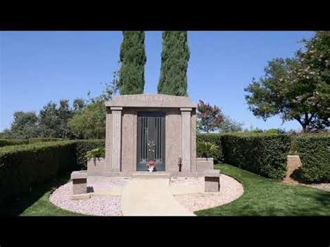 Karen Carpenter The Carpenters Grave Valley Oaks Memorial Park Westlake Village CA USA