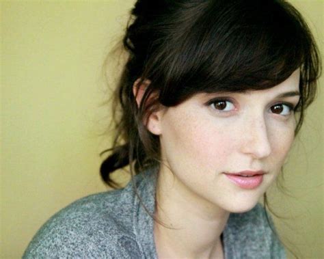 Adorable Girl From The Atandt Commercials Is Milana Vayntrub 20 Photos Brunette Beauty World