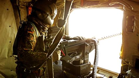 Door Gunner Of A Bundeswehr Ch 53 Wallpaper Download 1920x1080